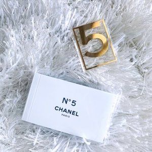 RARE CHANEL Iconic N°5 Flip Book & Gold Bookmark